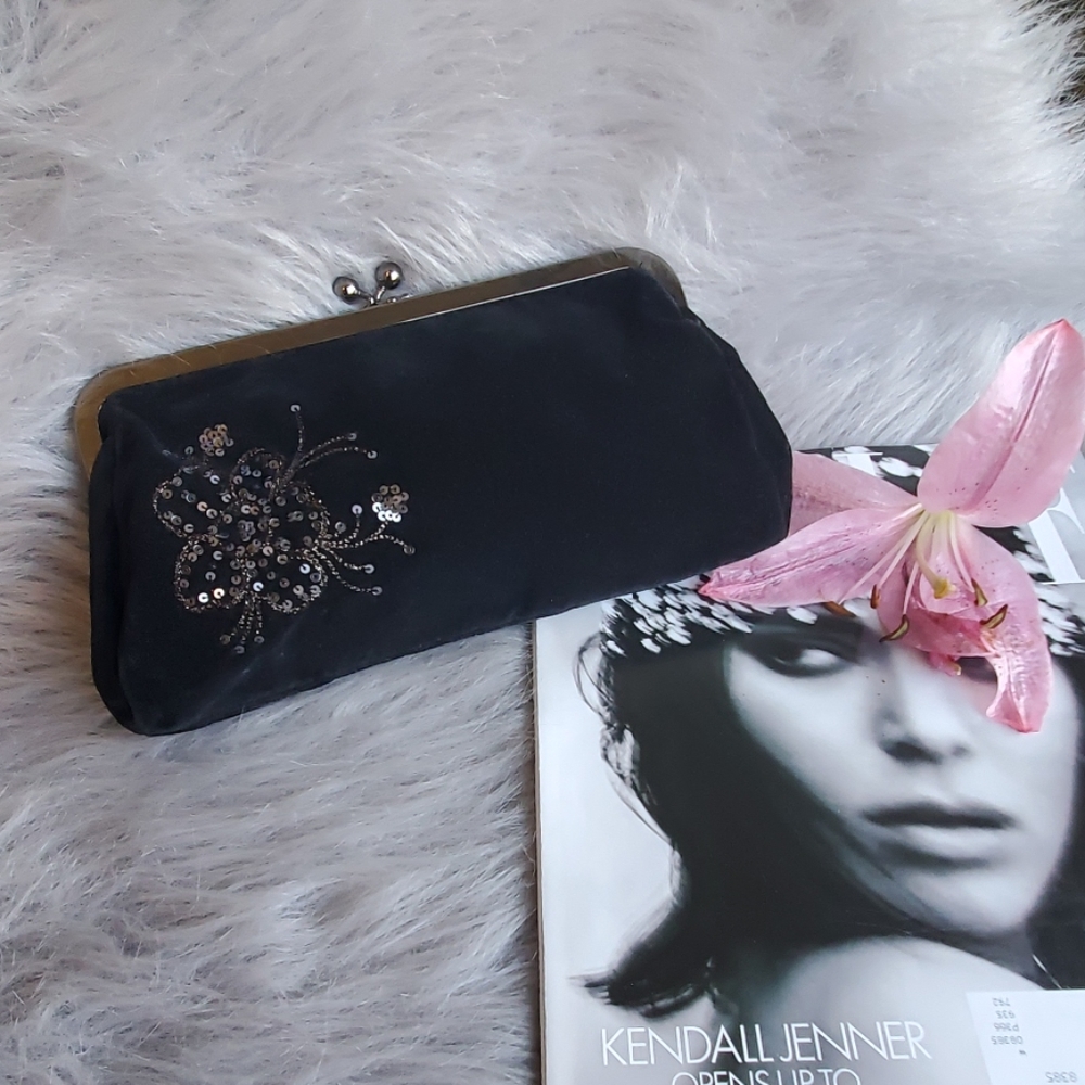 Express envelope clutch